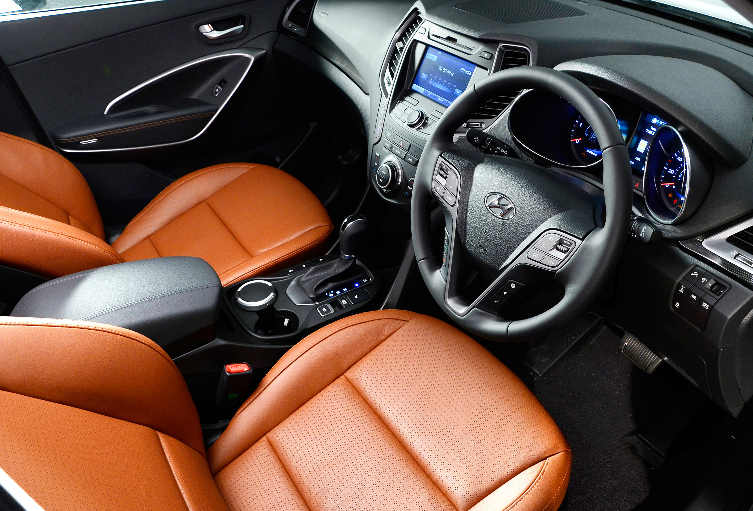 Used Hyundai Santa Fe - cabin