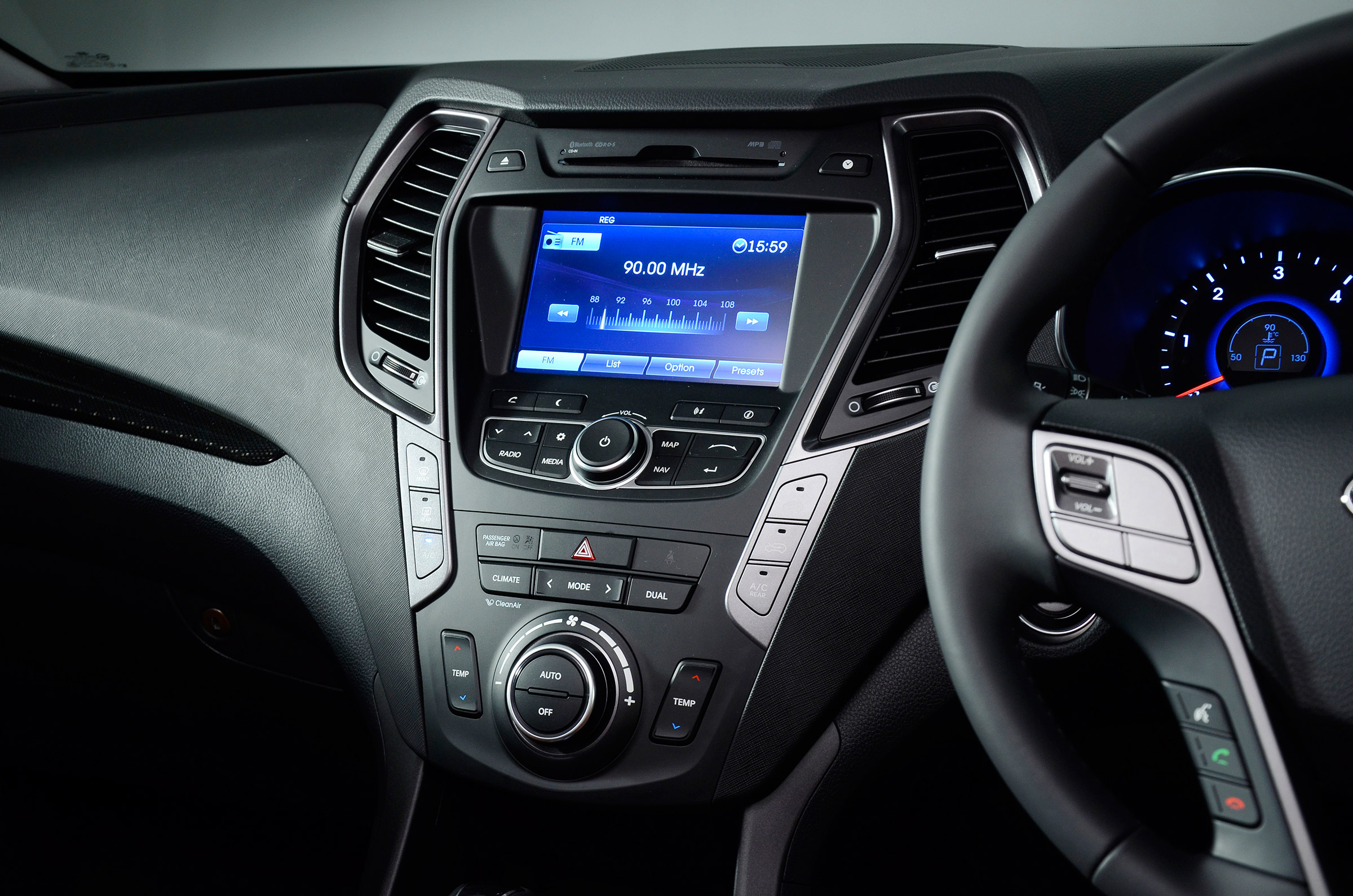 Used Hyundai Santa Fe - infotainment screen