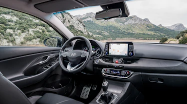 Hyundai i30 Fastback - dash