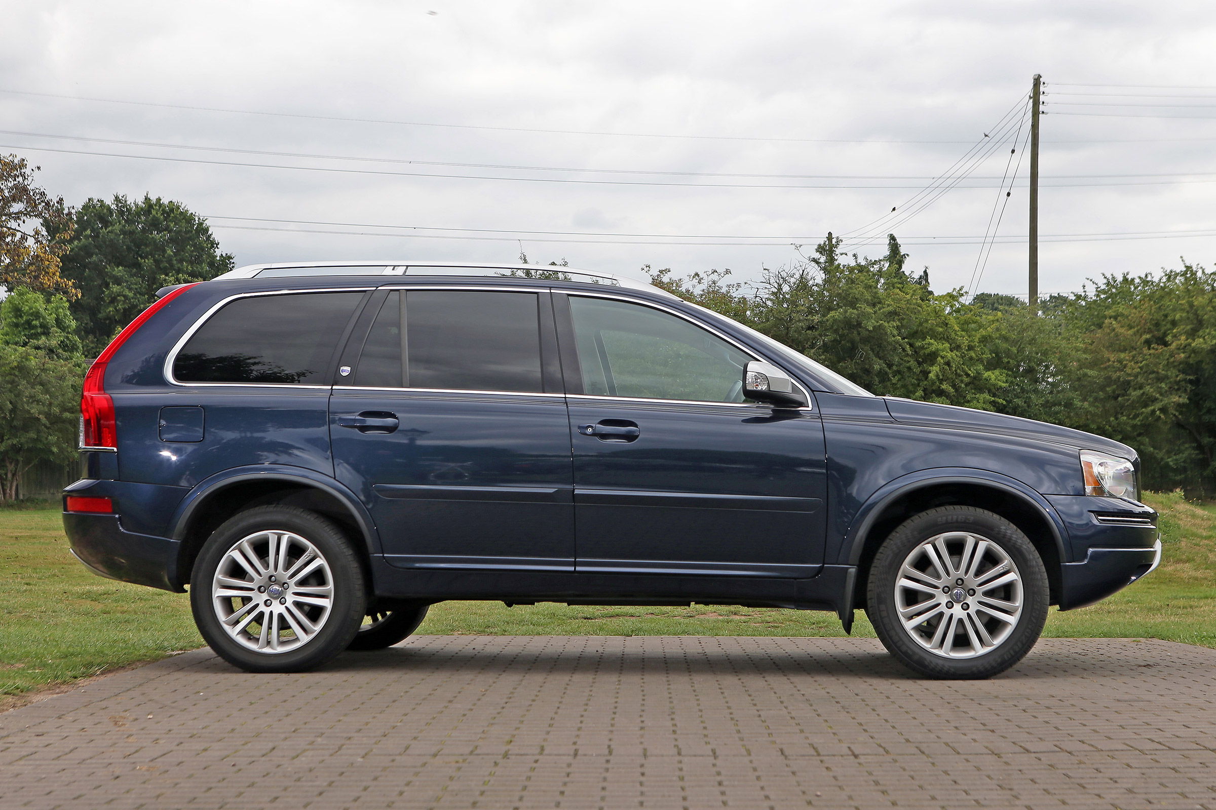 Used Volvo XC90 - side