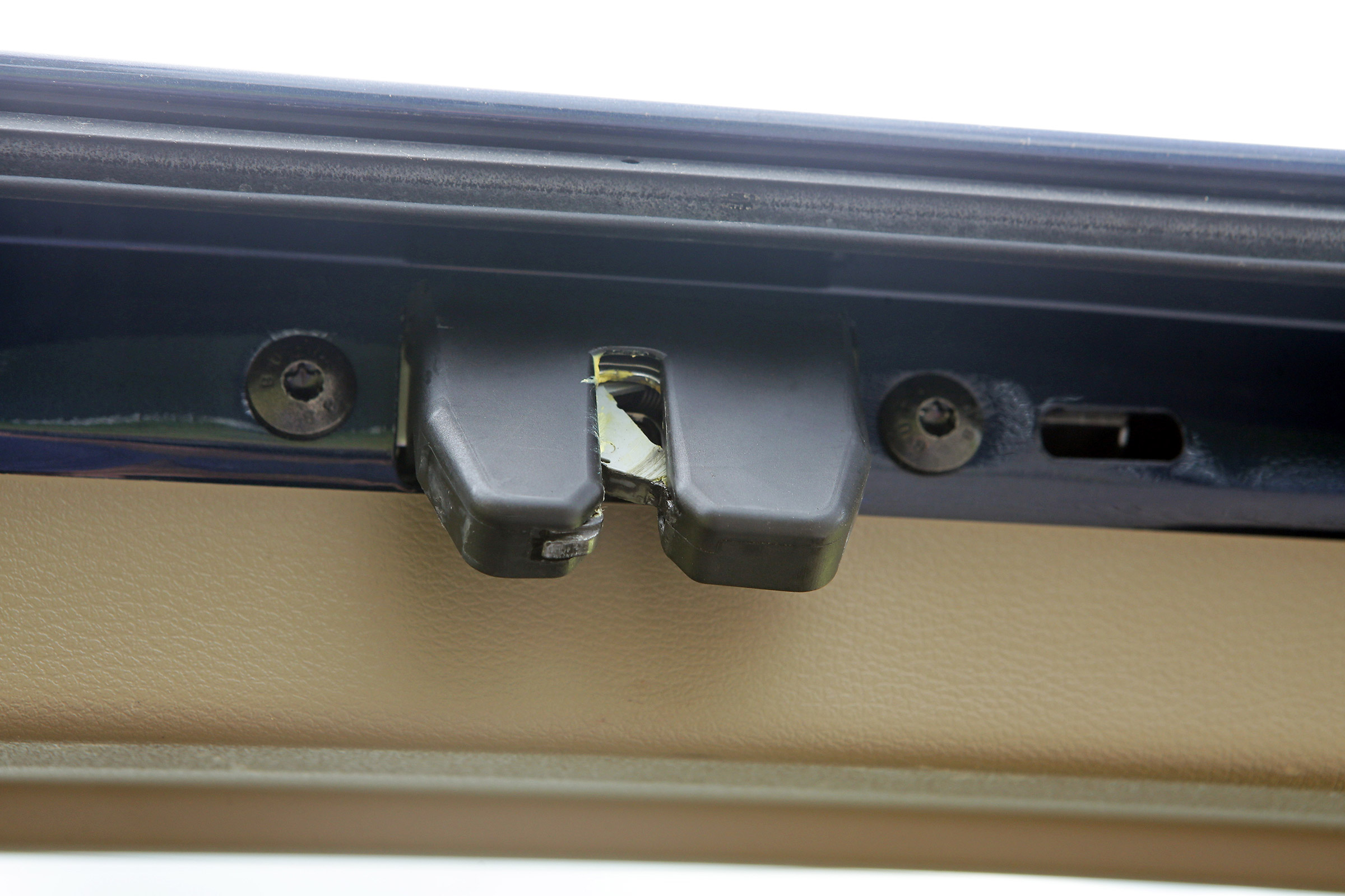 Used Volvo XC90 - rear door latch