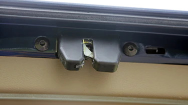 Used Volvo XC90 - rear door latch
