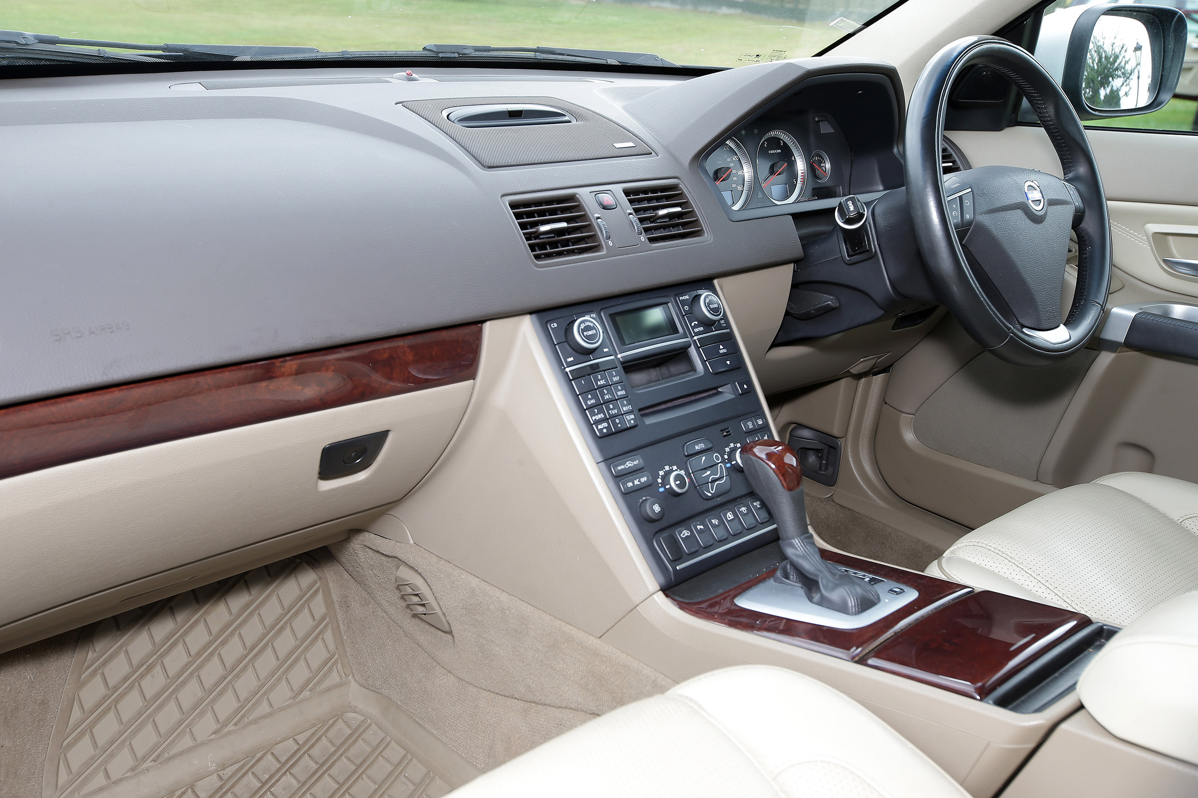 Used Volvo XC90 - cabin