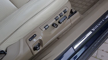 Used Volvo XC90 - seat controls