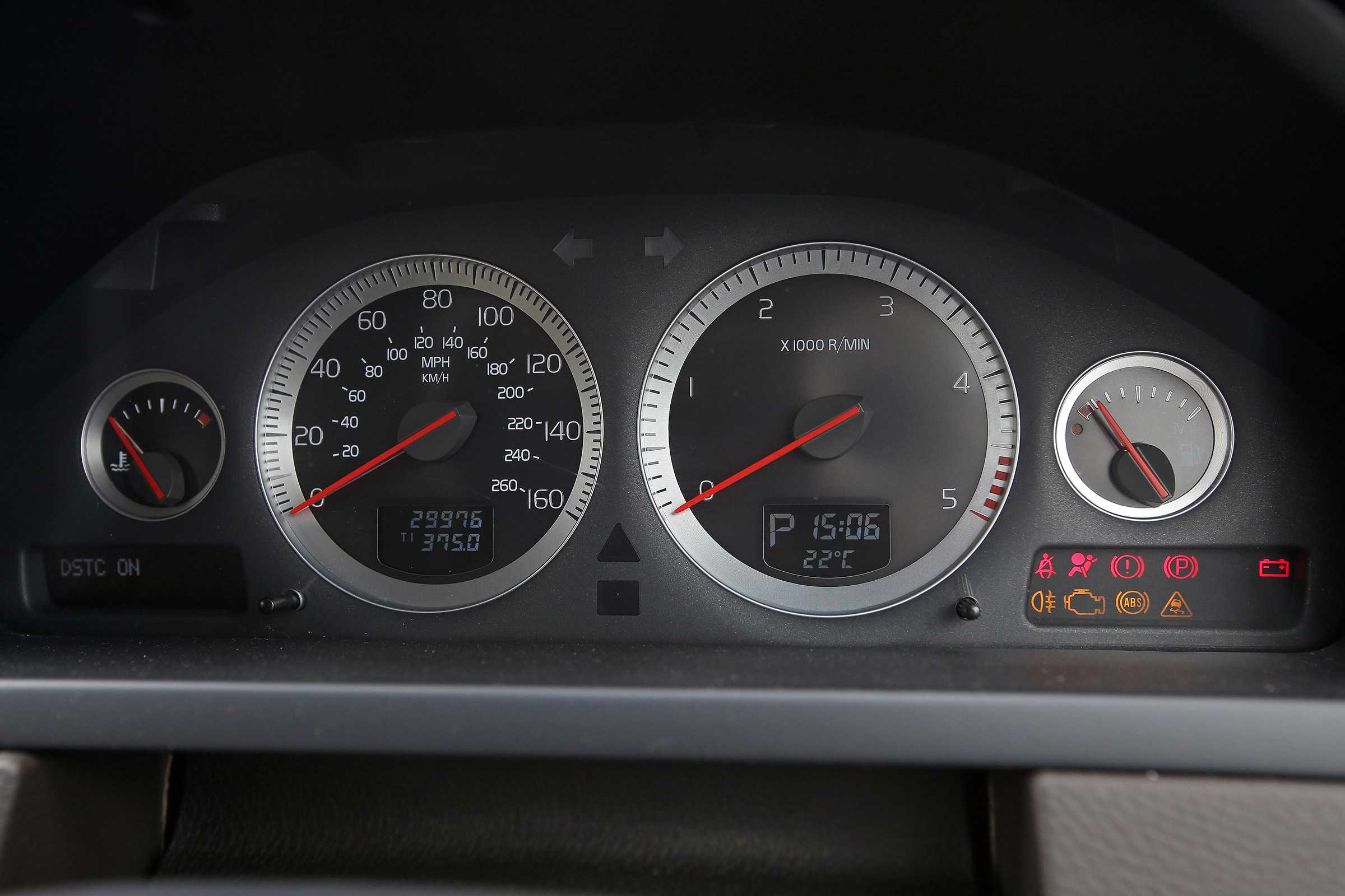 Used Volvo XC90 - dials