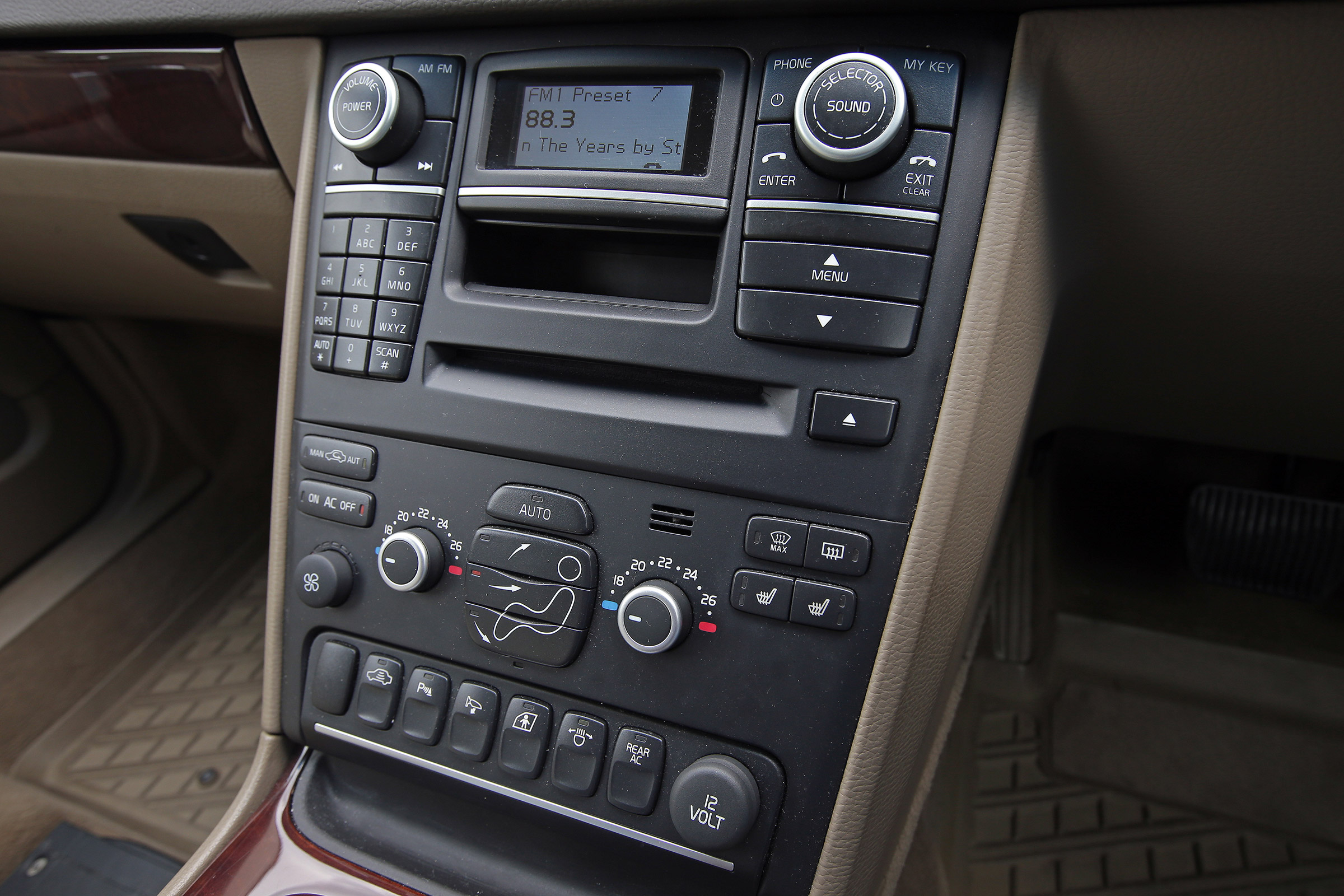 Used Volvo XC90 - centre console