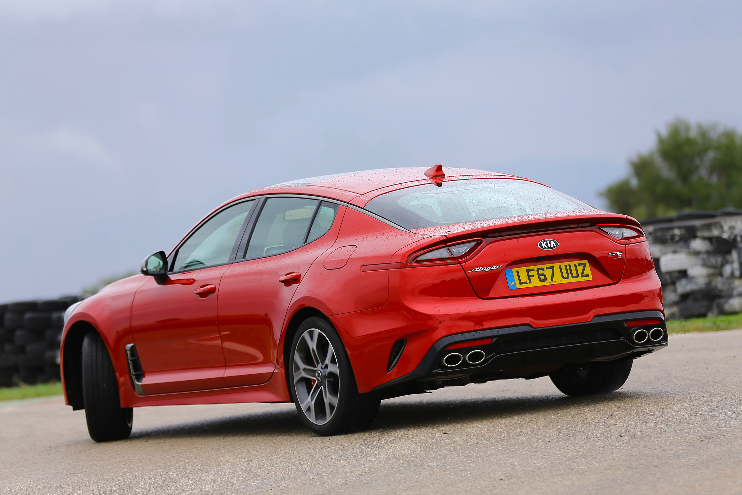 Kia Stinger - rear/side