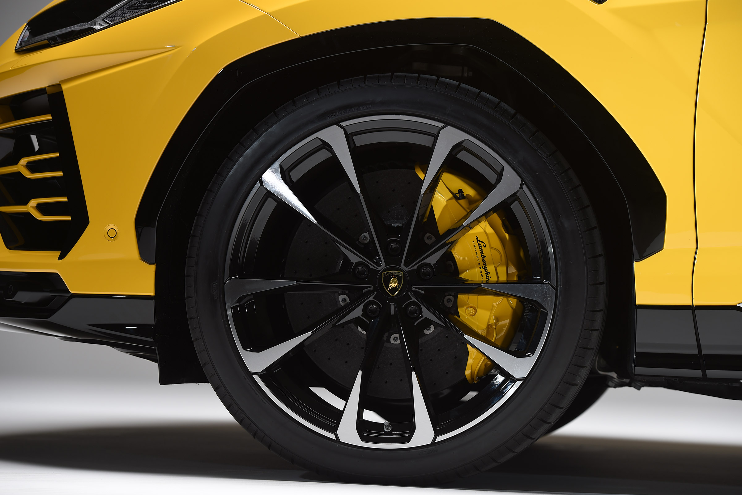 Lamborghini Urus - studio wheel