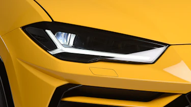 Lamborghini Urus - studio front light