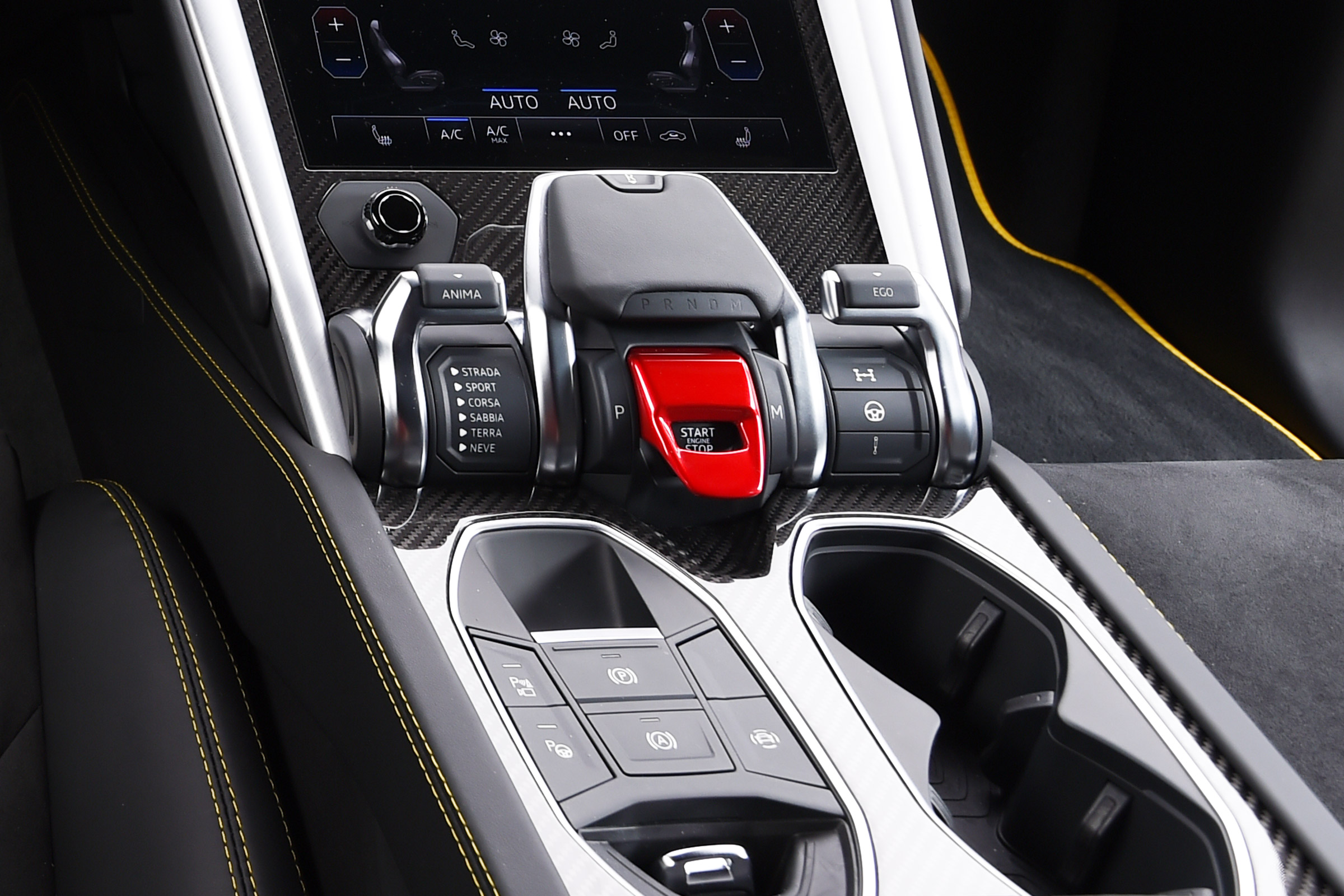 Lamborghini Urus - studio centre console