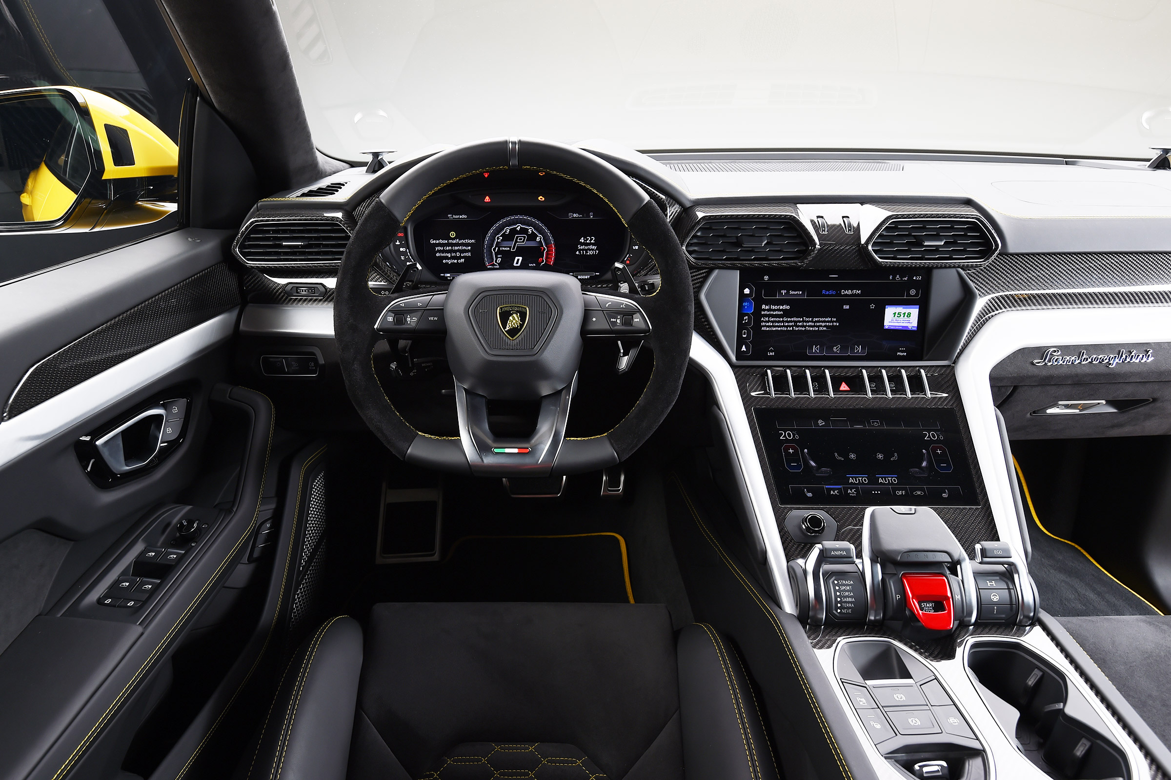 Lamborghini Urus - studio dash