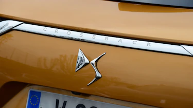 DS 7 Crossback - DS badge