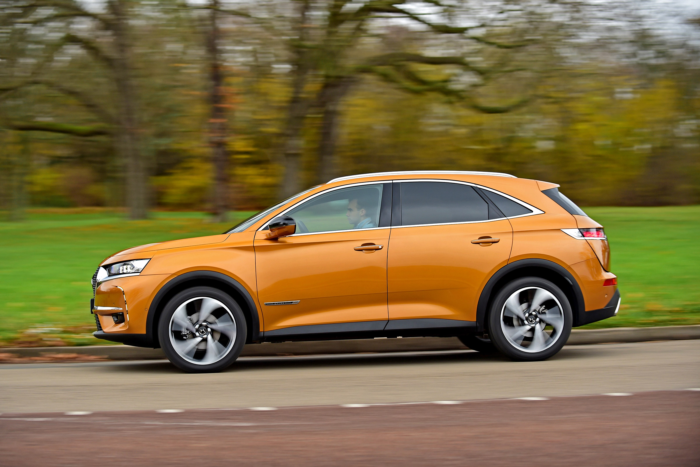 DS 7 Crossback - side