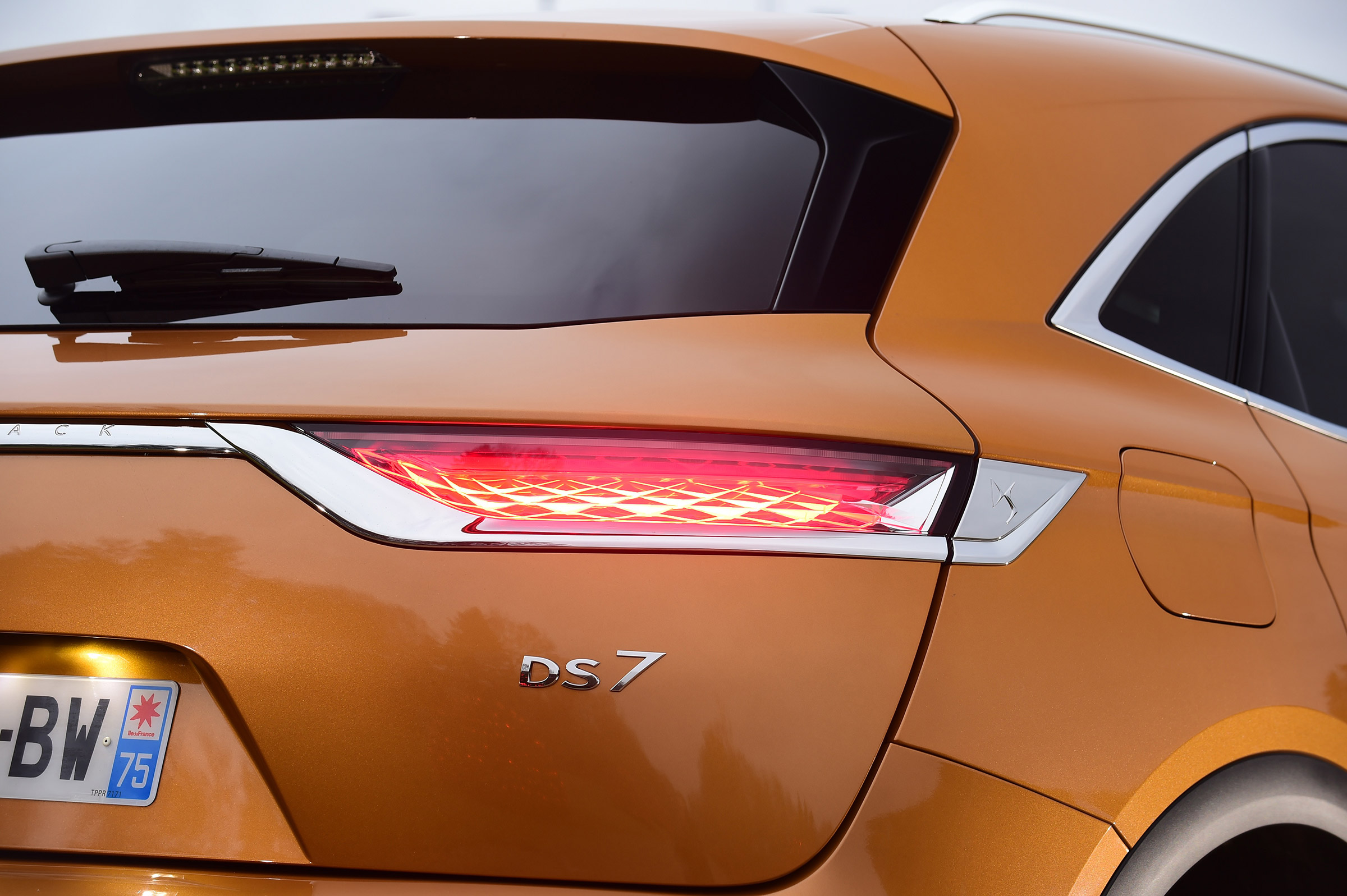 DS 7 Crossback - DS 7 badge