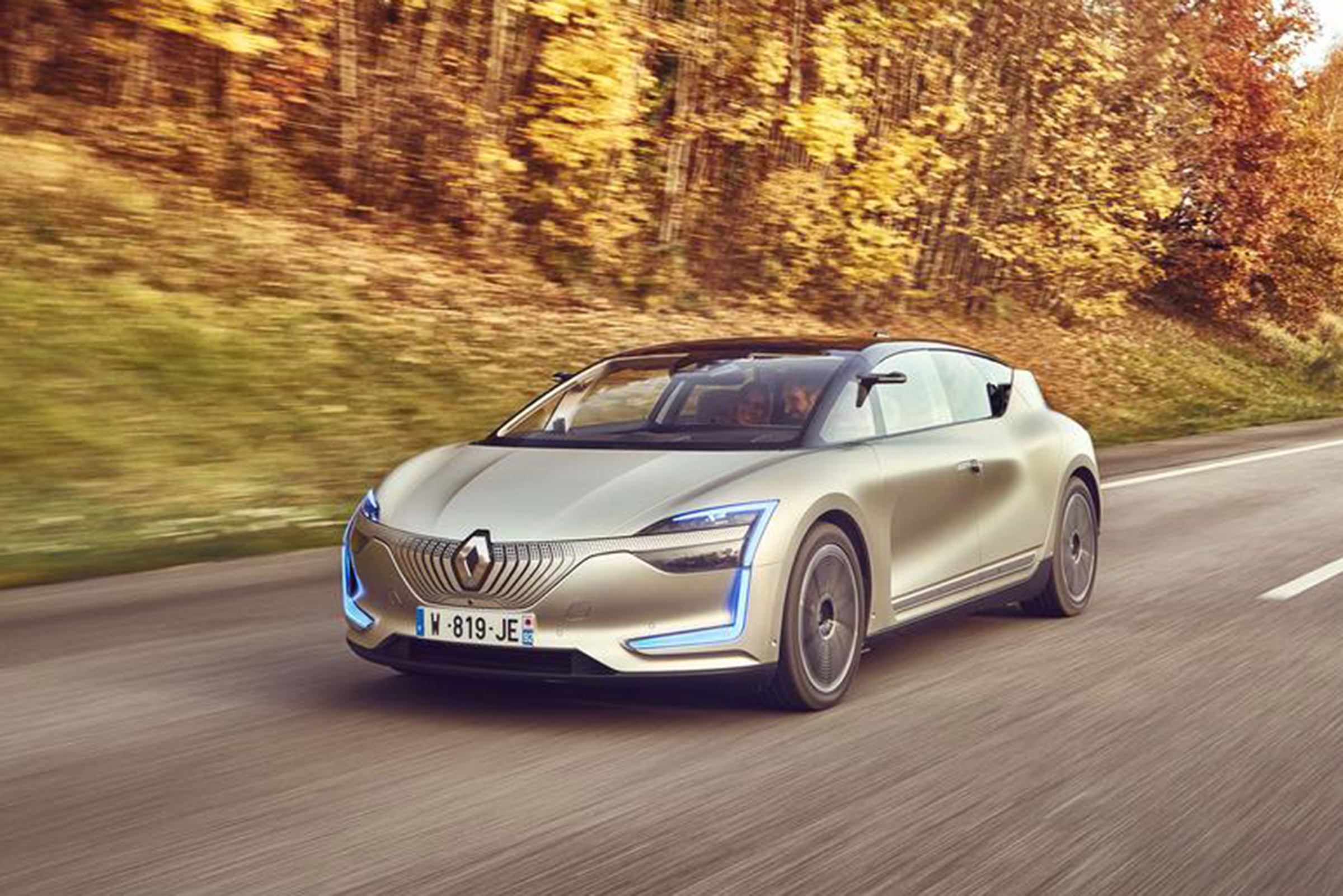 Renault Symbioz concept - front tracking