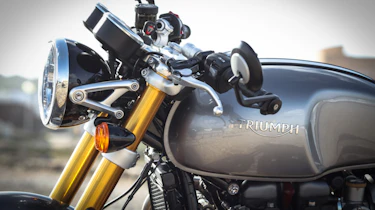 Triumph Thruxton R review - handle bars