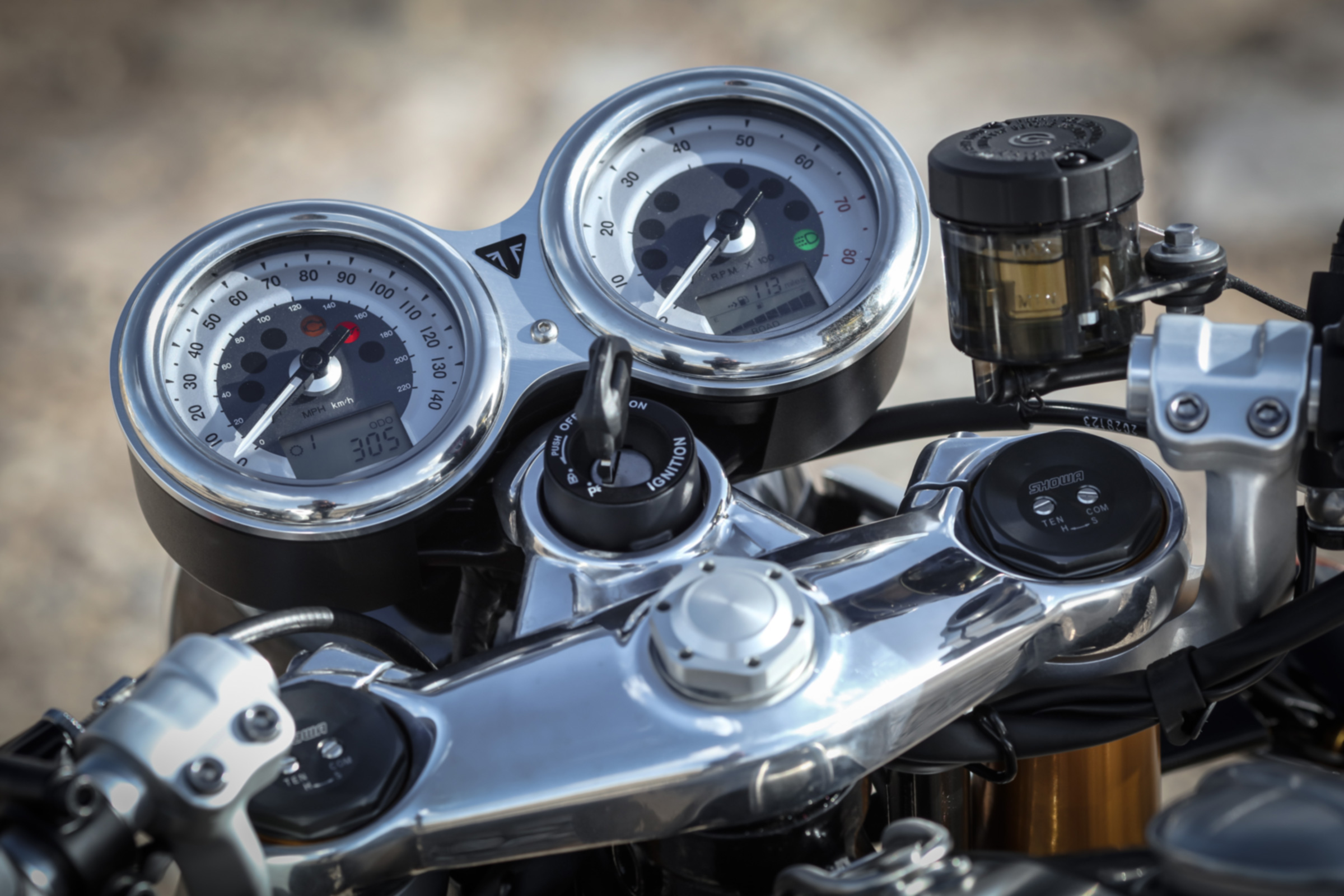 Triumph Thruxton R review - dials