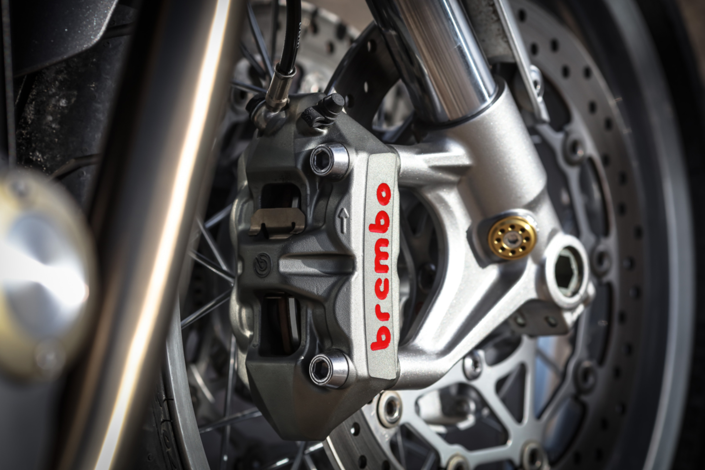 Triumph Thruxton R review - front wheel package