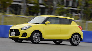 Suzuki Swift Sport - side action