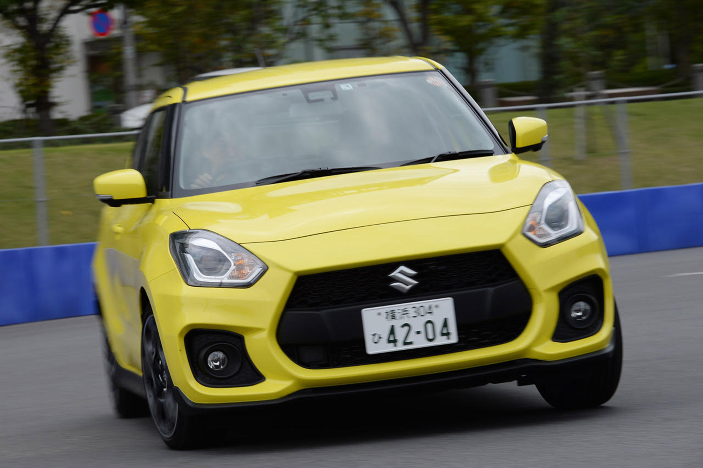 Suzuki Swift Sport - front cornering