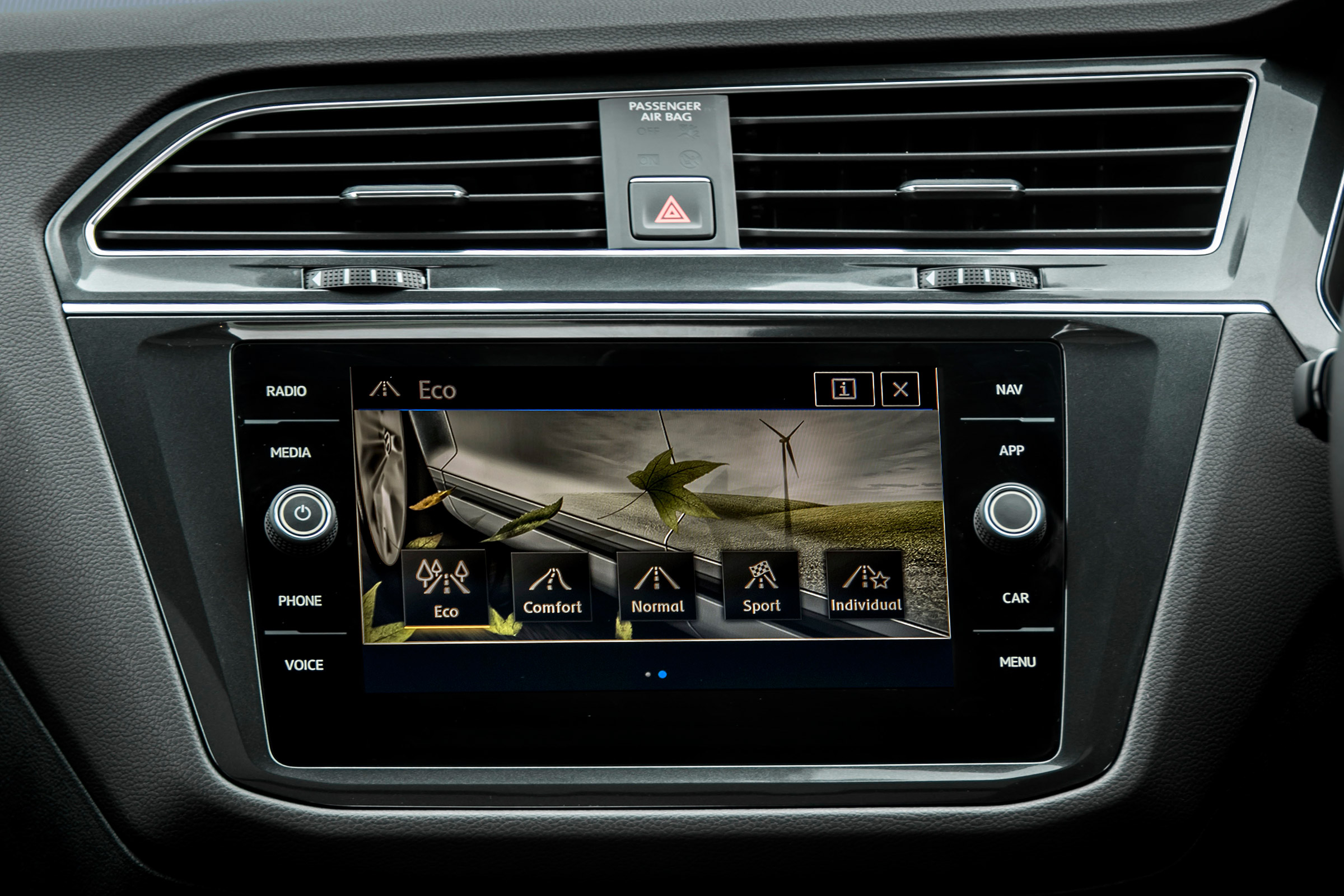 Volkswagen Tiguan Allspace - infotainment