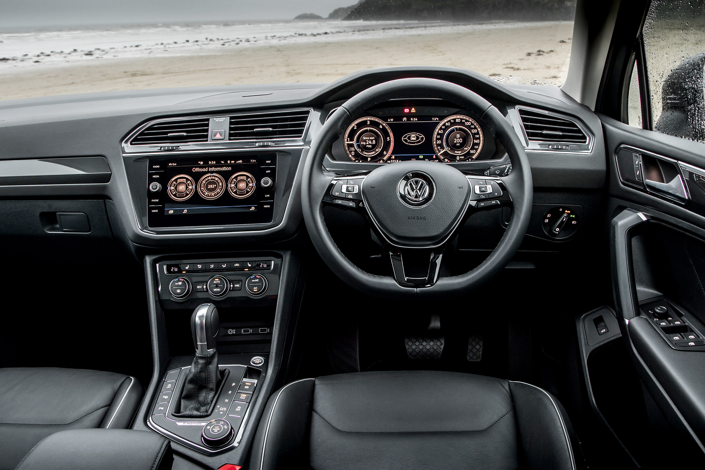 Volkswagen Tiguan Allspace - dash