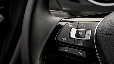 Volkswagen Tiguan Allspace - steering wheel controls