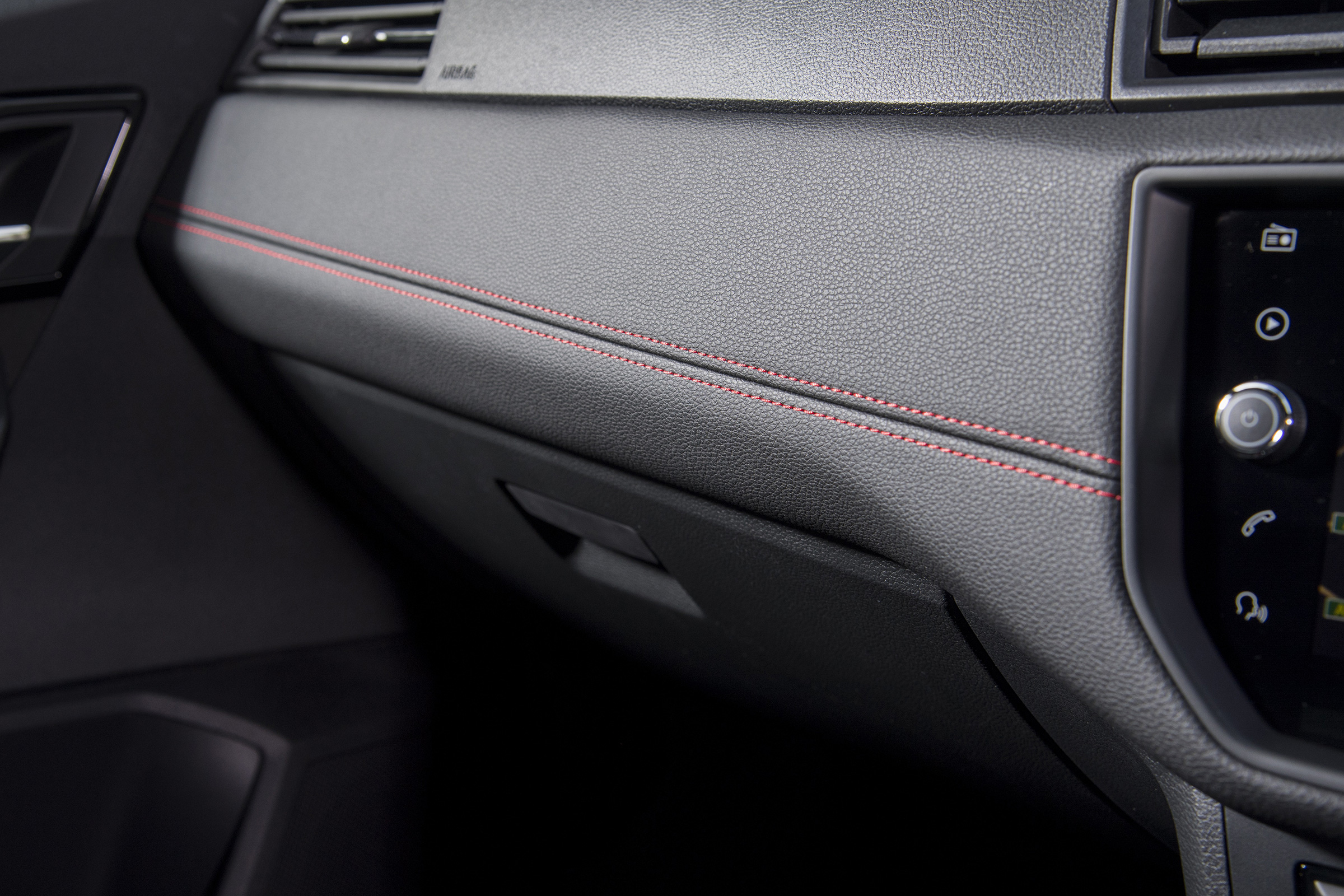 SEAT Arona FR - interior