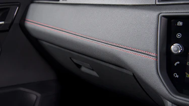 SEAT Arona FR - interior