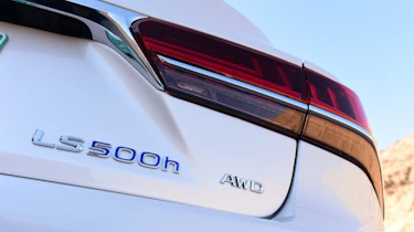 Lexus LS 500h 2018 review - LS 500h badge