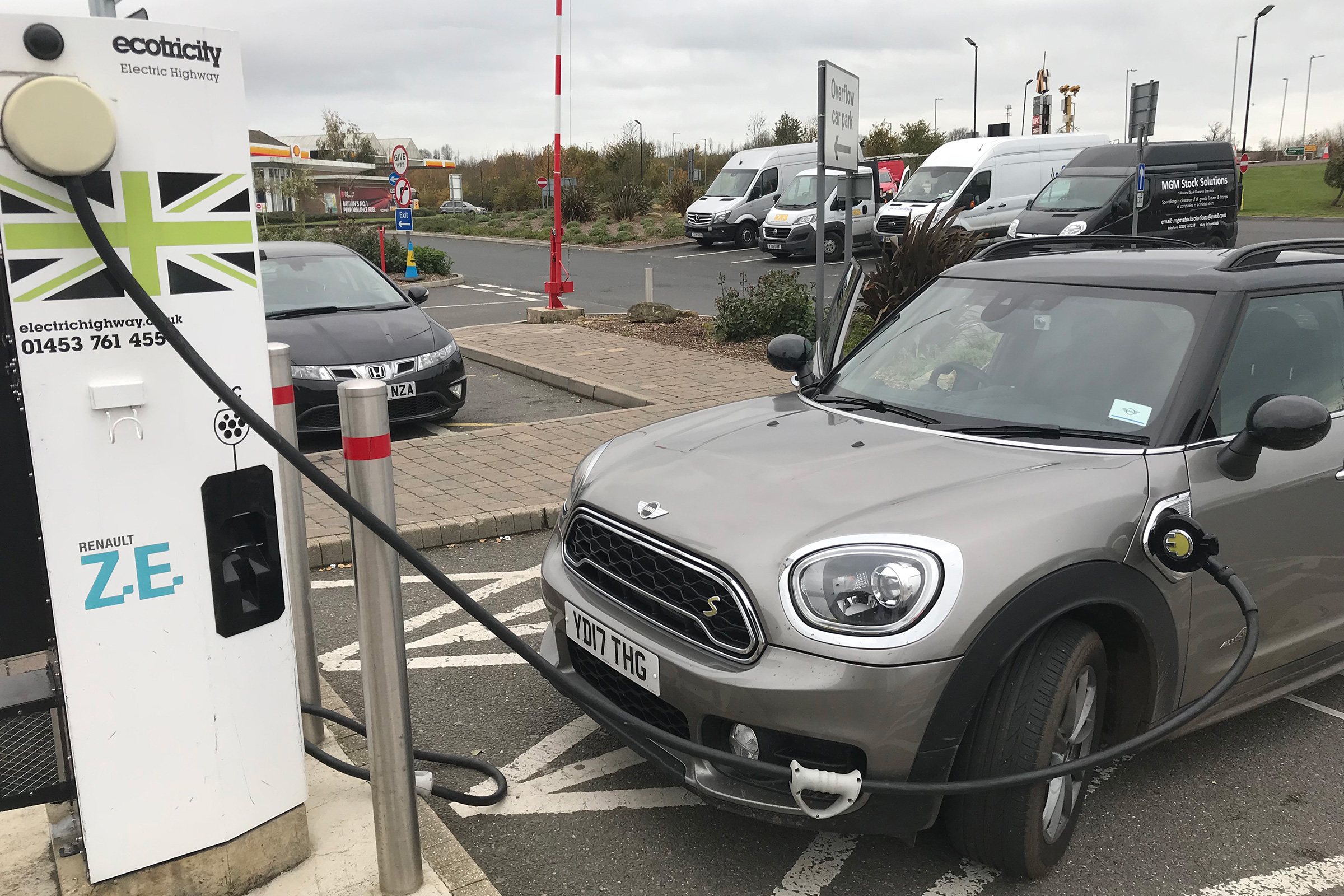 MINI Countryman PHEV - front