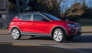 SEAT Arona FR - side