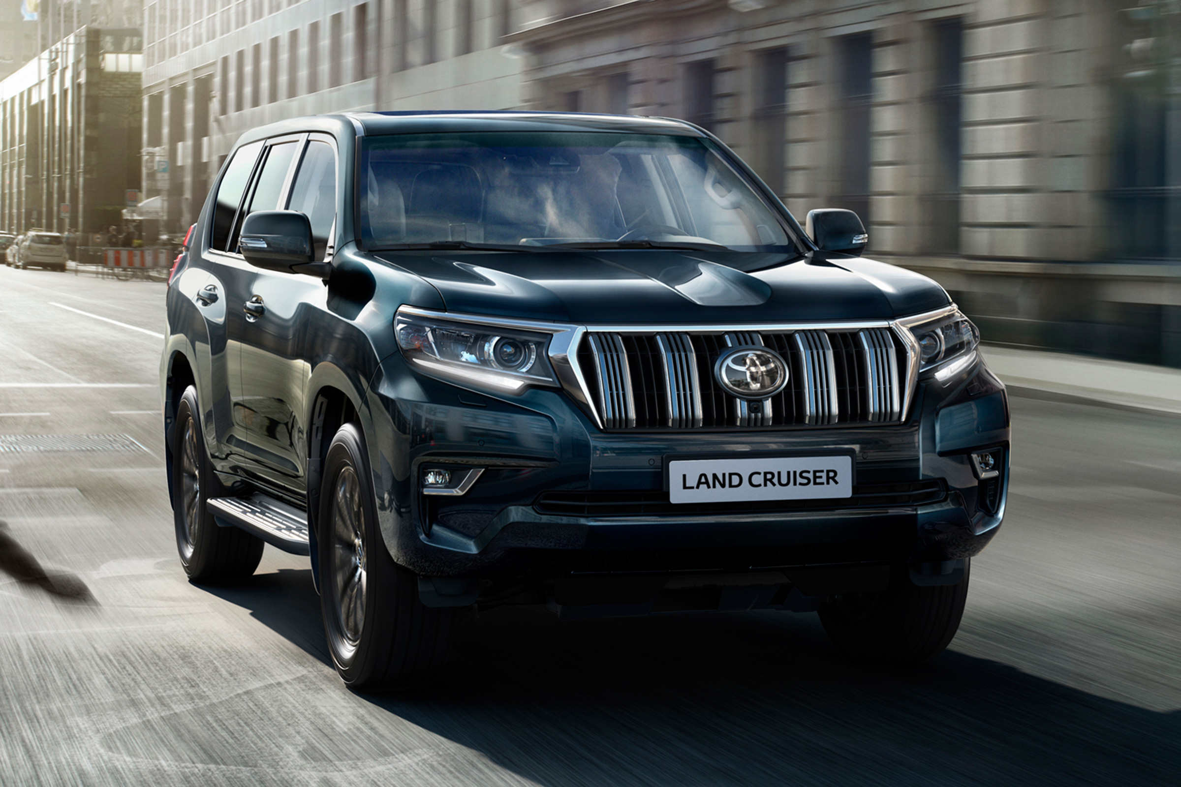 2018 Toyota Land Cruiser - front