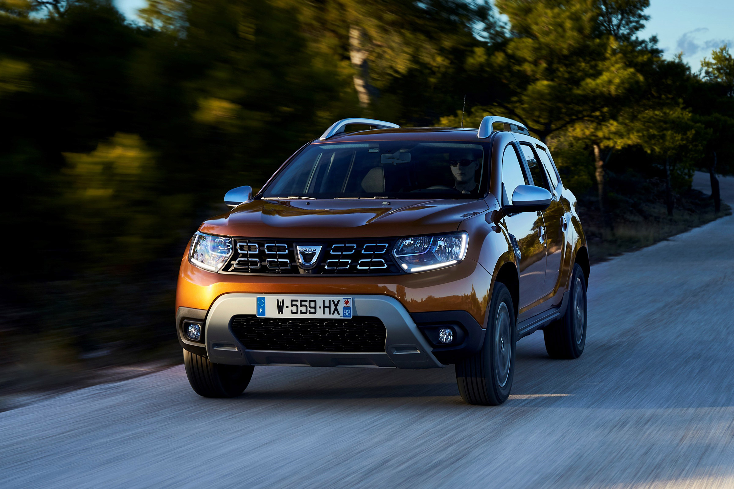 Dacia Duster - front panning