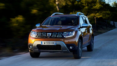 Dacia Duster - front panning