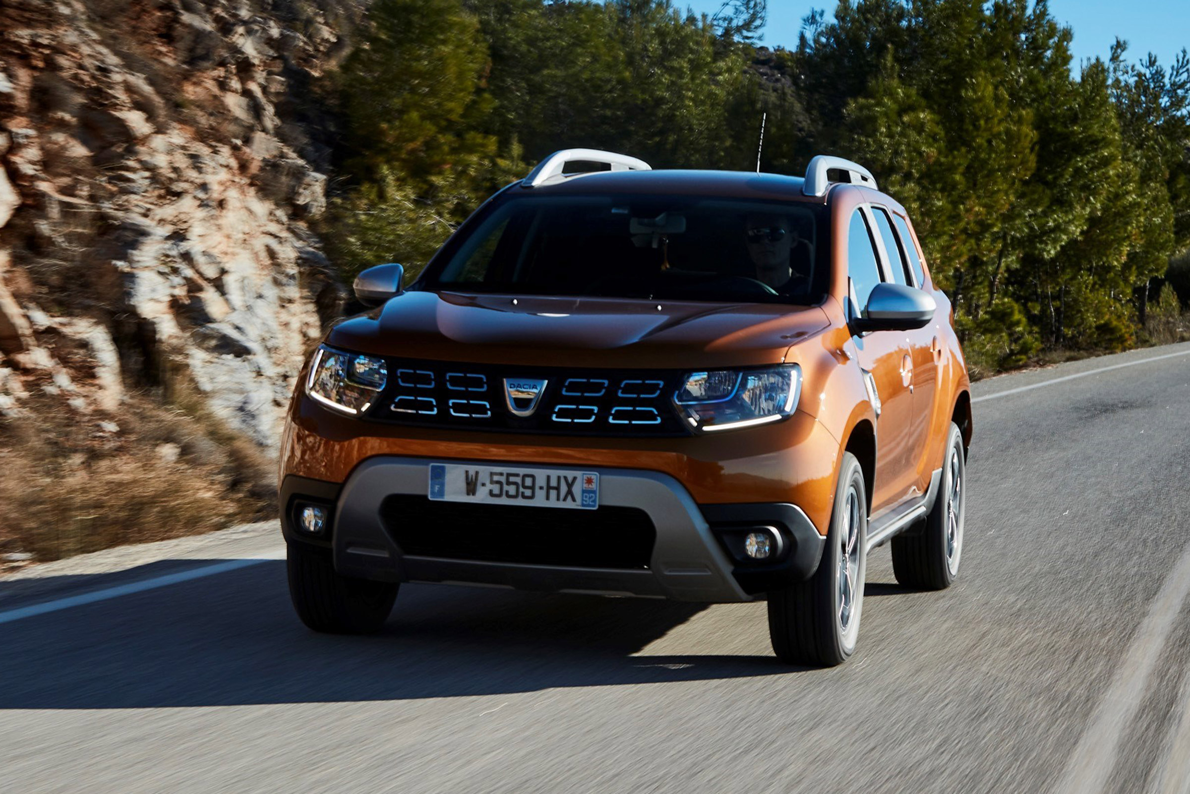 Dacia Duster - front tracking