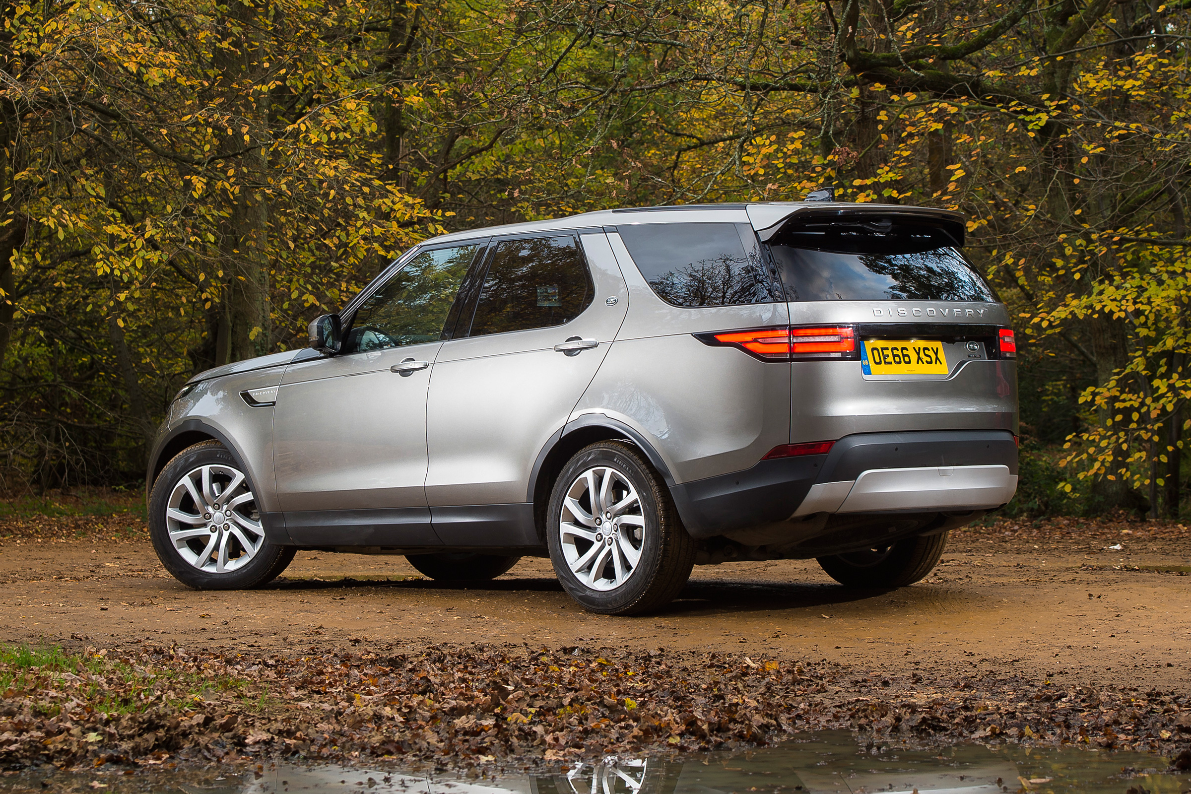 Land Rover Discovery - rear