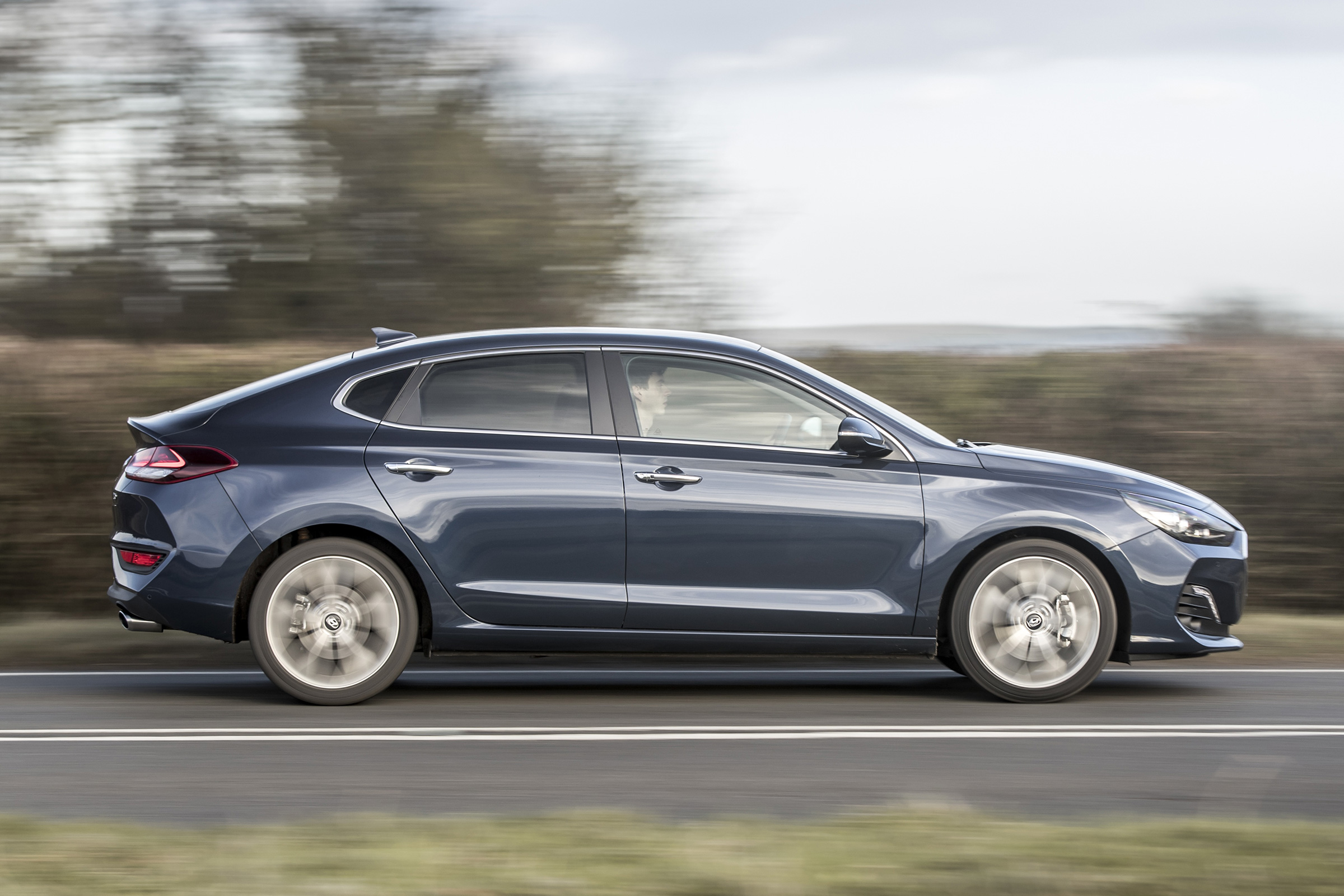 Hyundai i30 Fastback - side