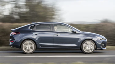 Hyundai i30 Fastback - side