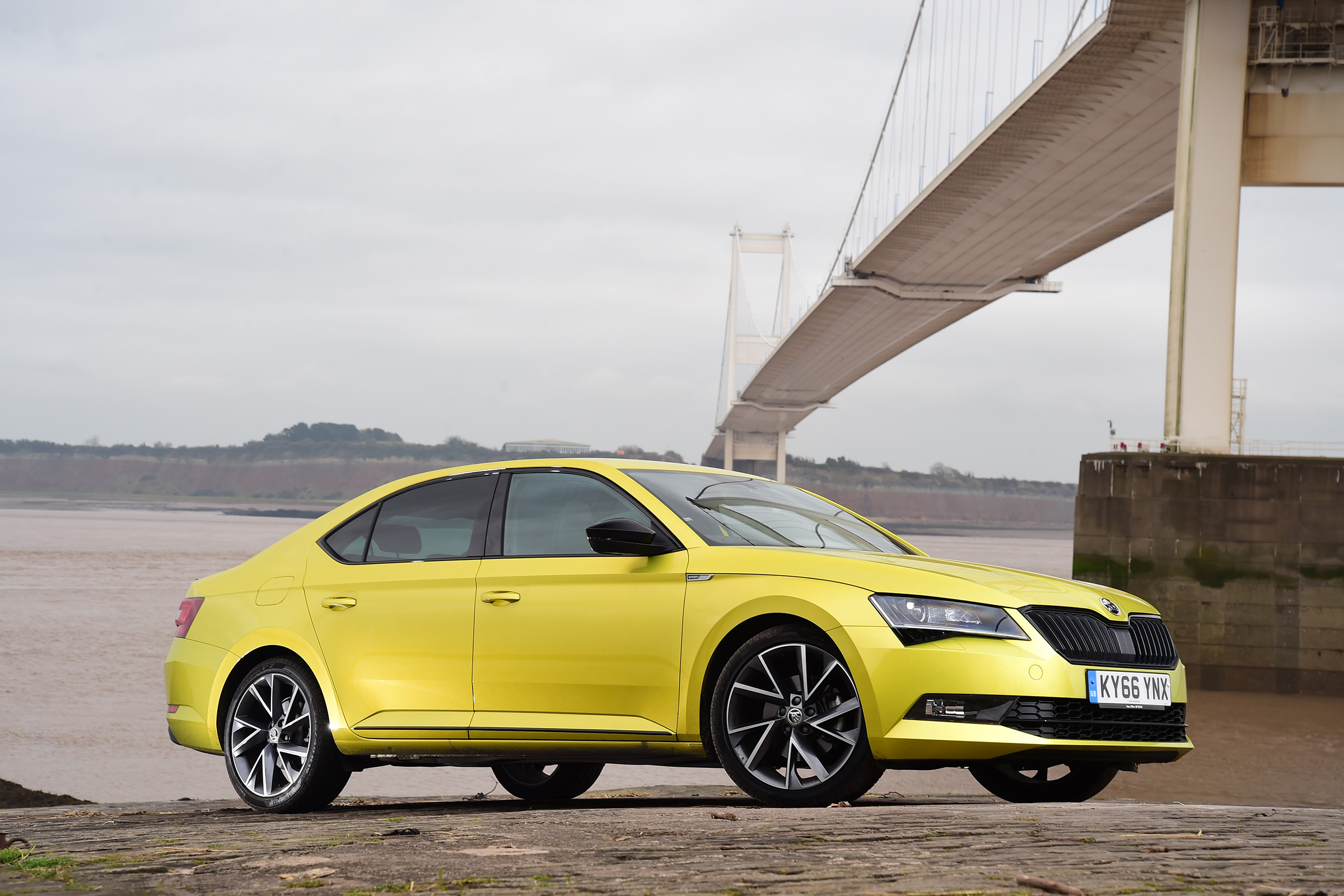 Skoda Superb - front