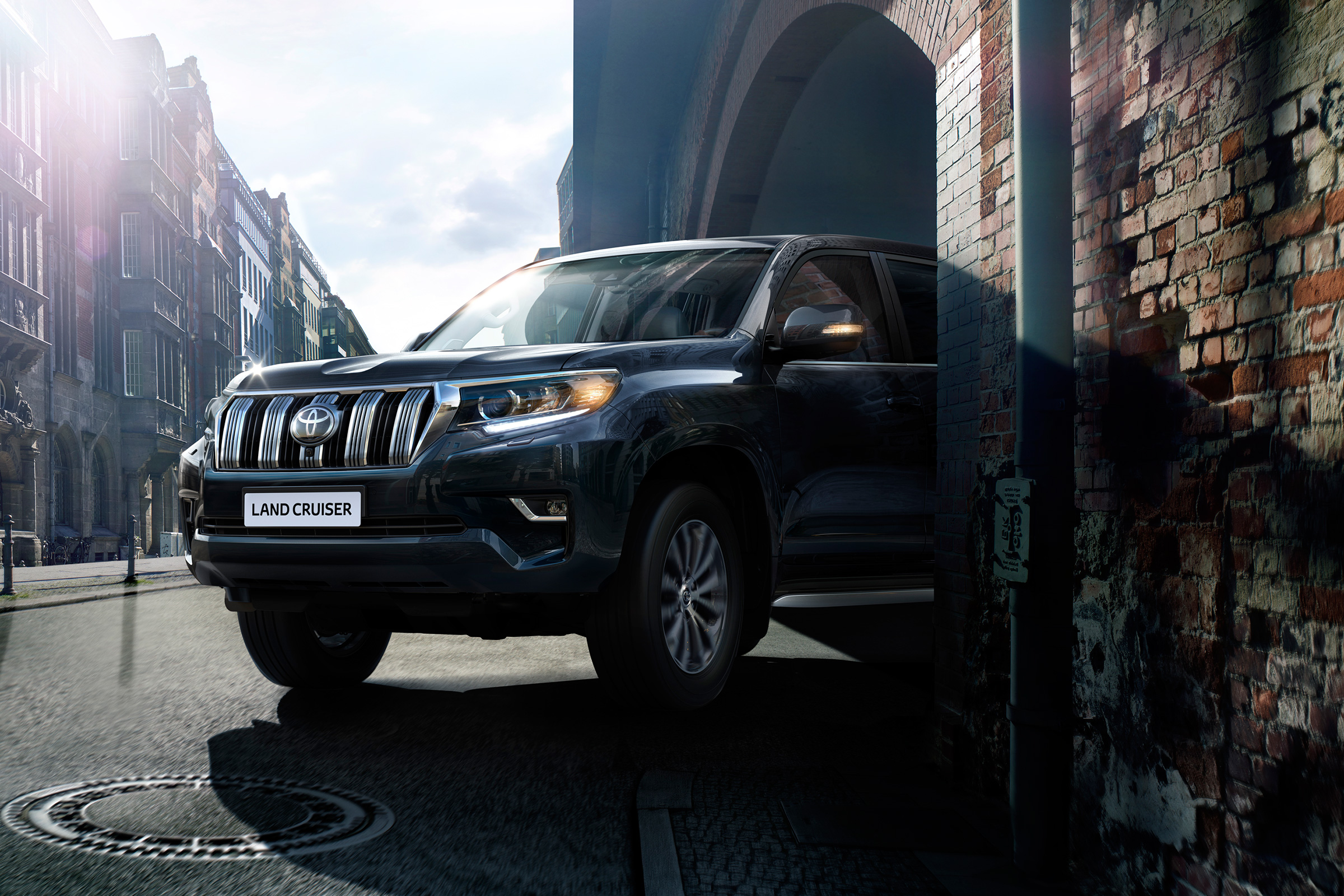 2018 Toyota Land Cruiser - front