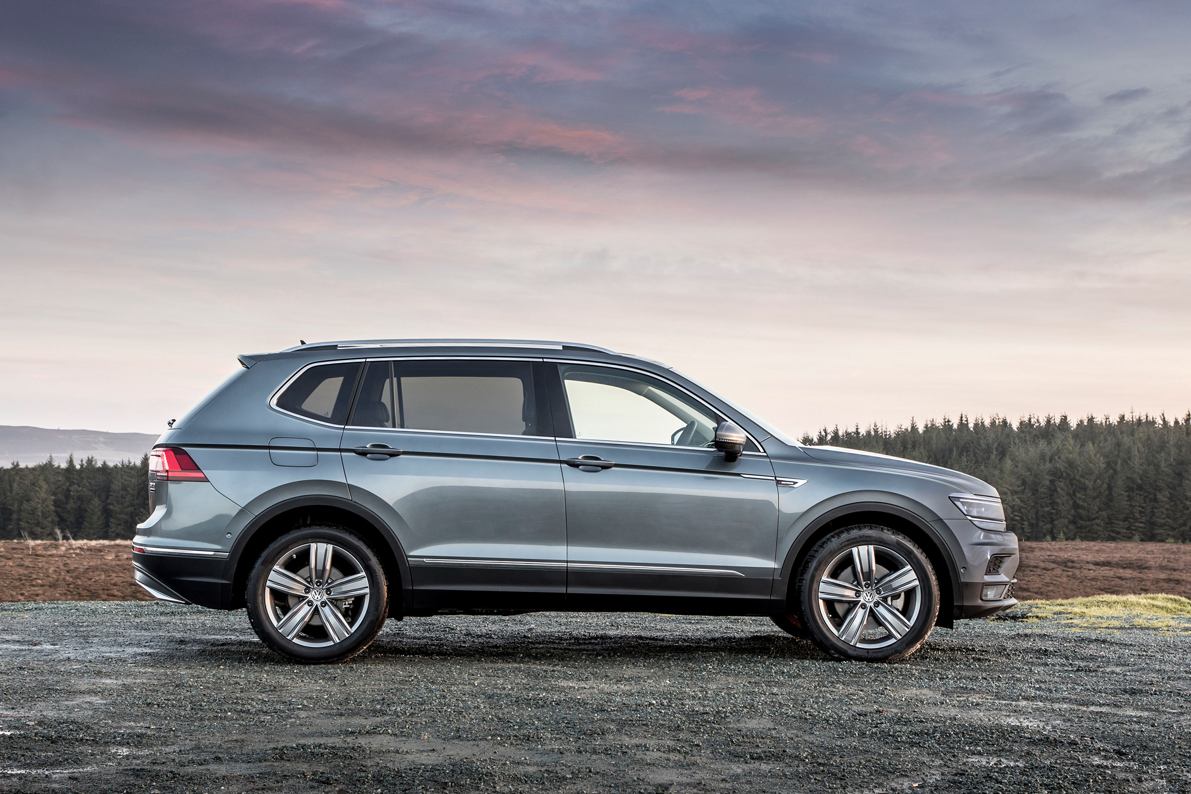 Volkswagen Tiguan Allspace - side static