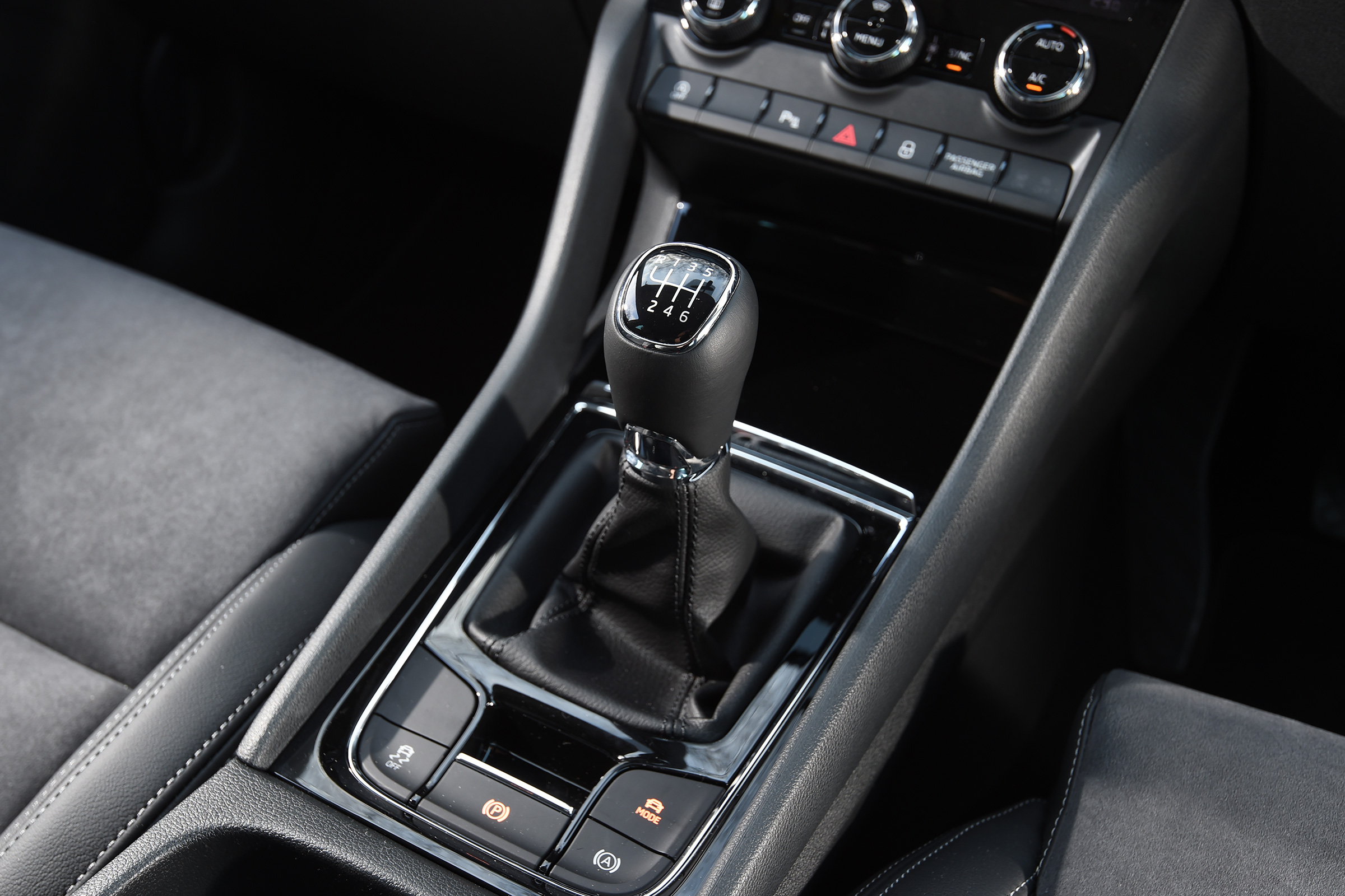 Skoda Karoq - gear lever