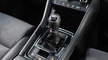 Skoda Karoq - gear lever