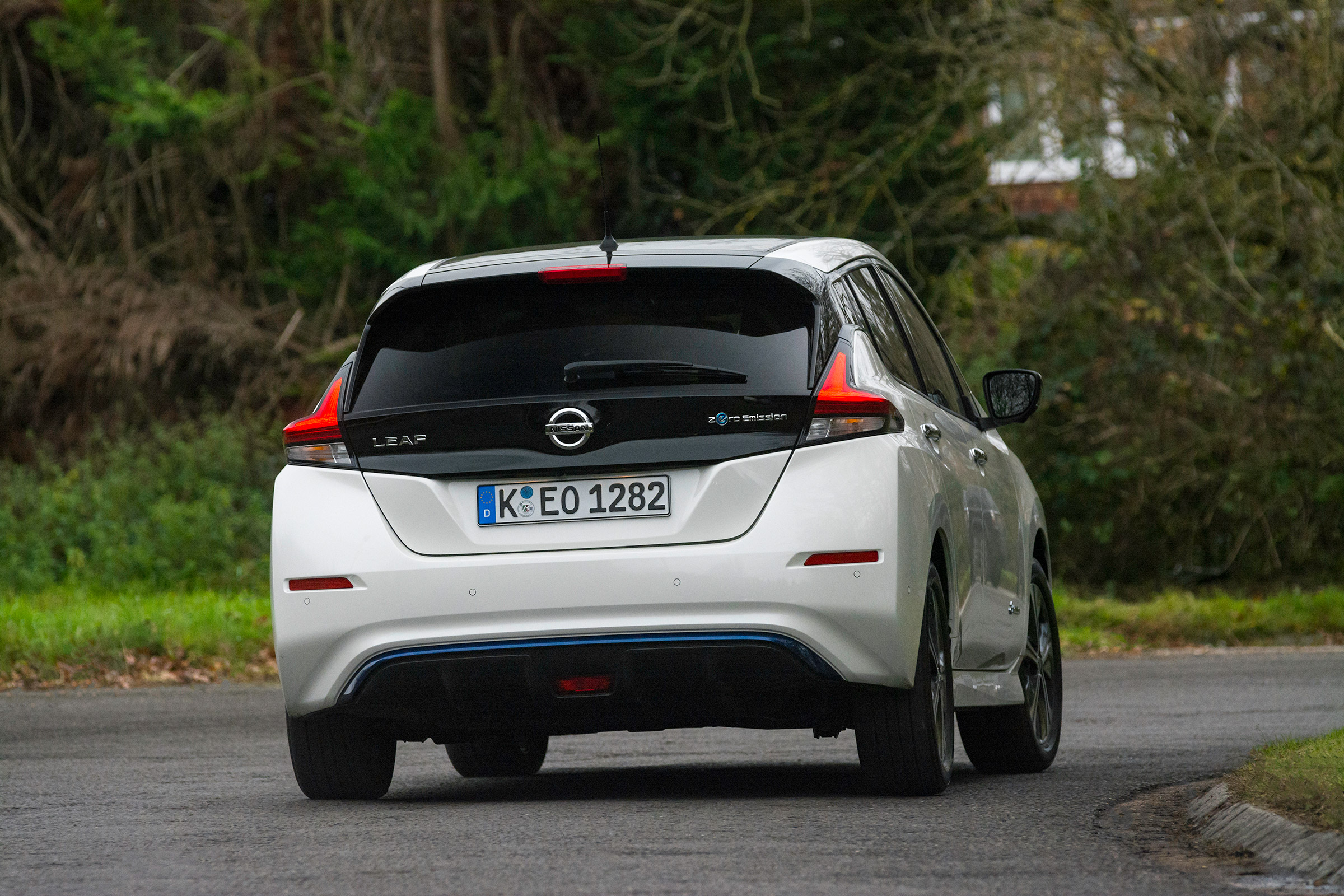 Nissan Leaf - rear cornering