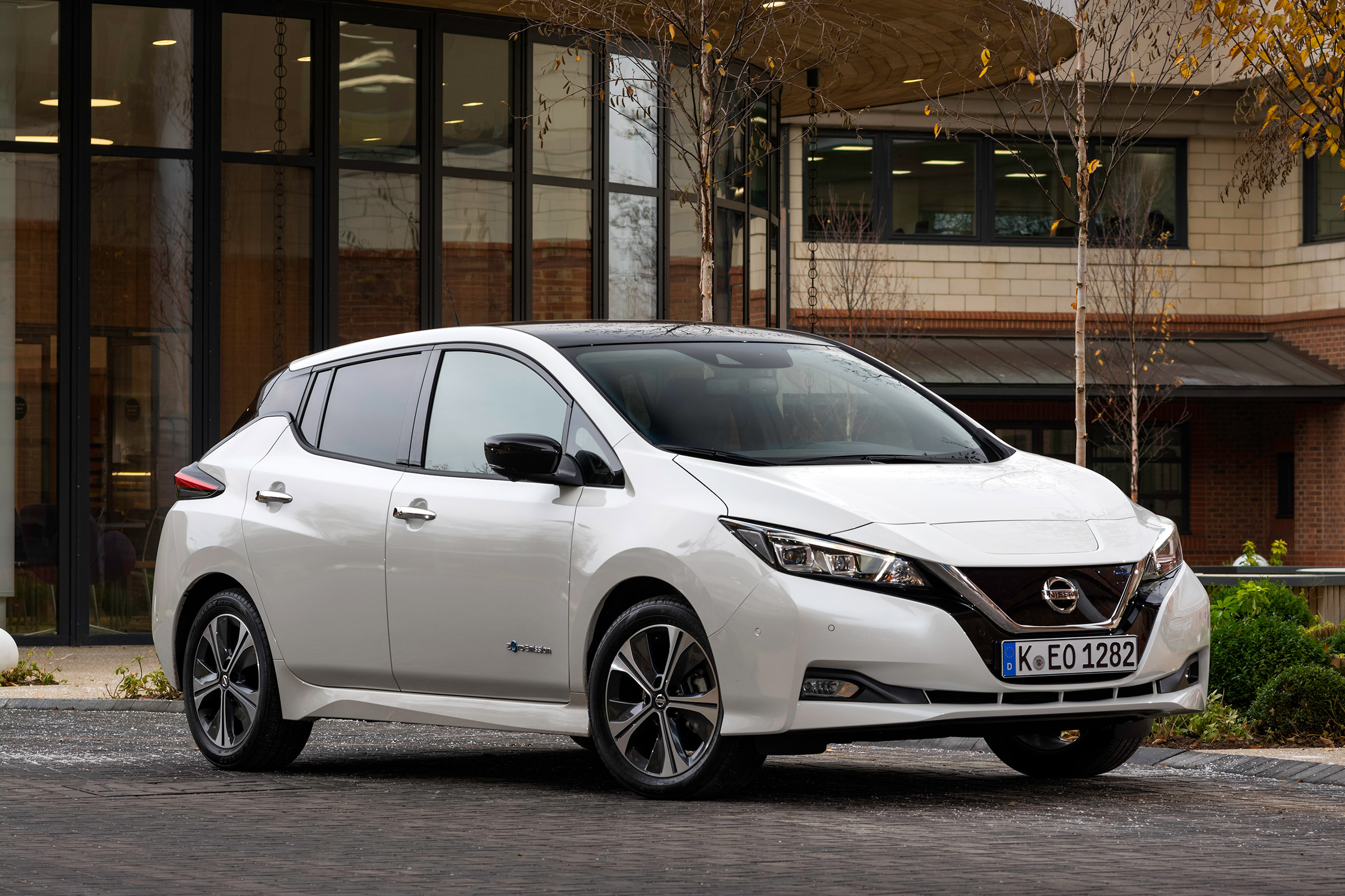 Nissan Leaf - front static