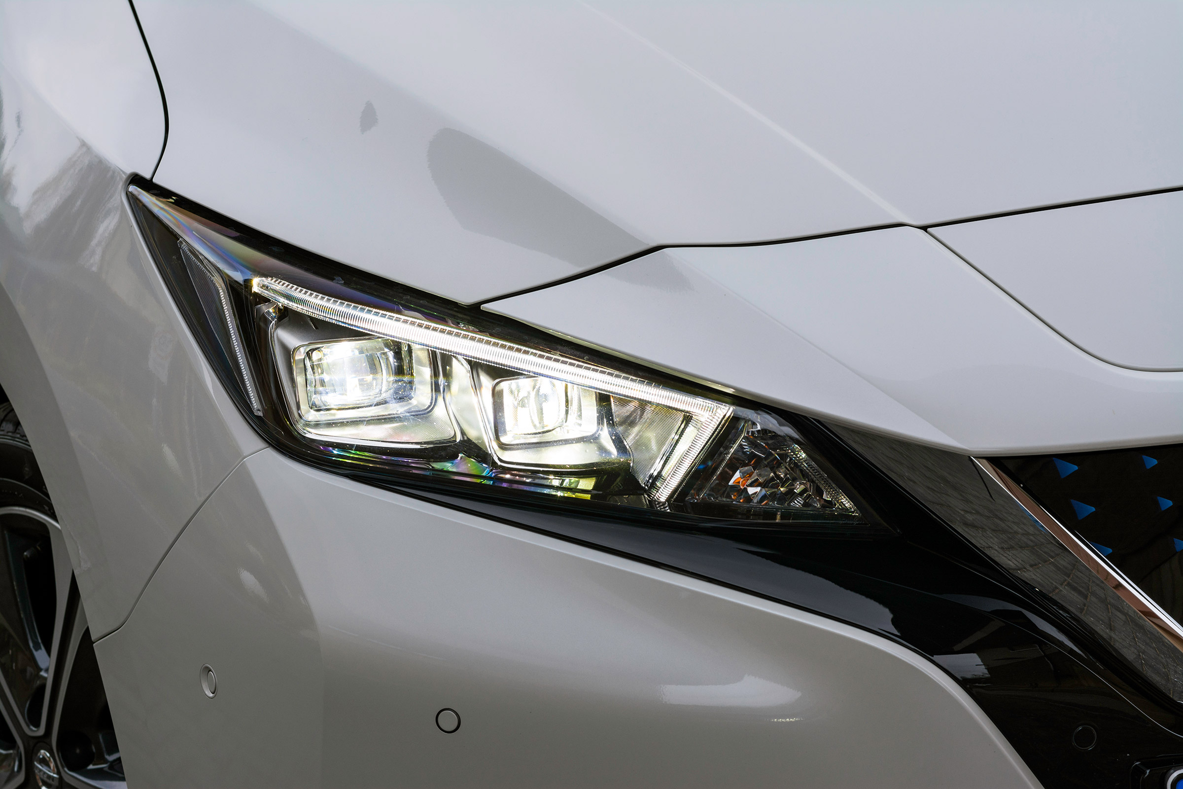 Nissan Leaf - front light