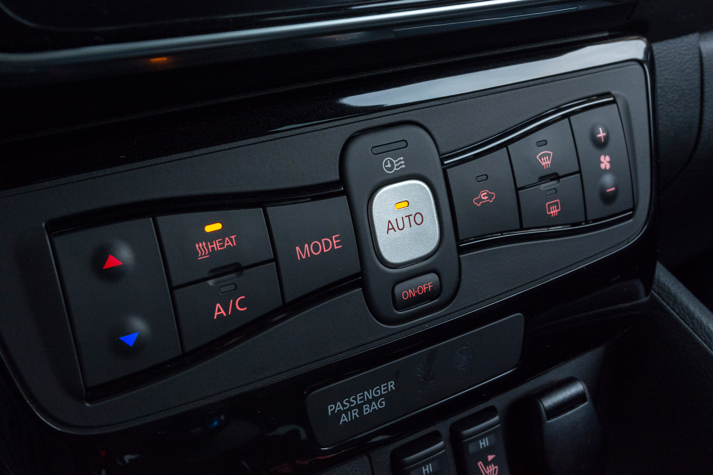 Nissan Leaf - centre console