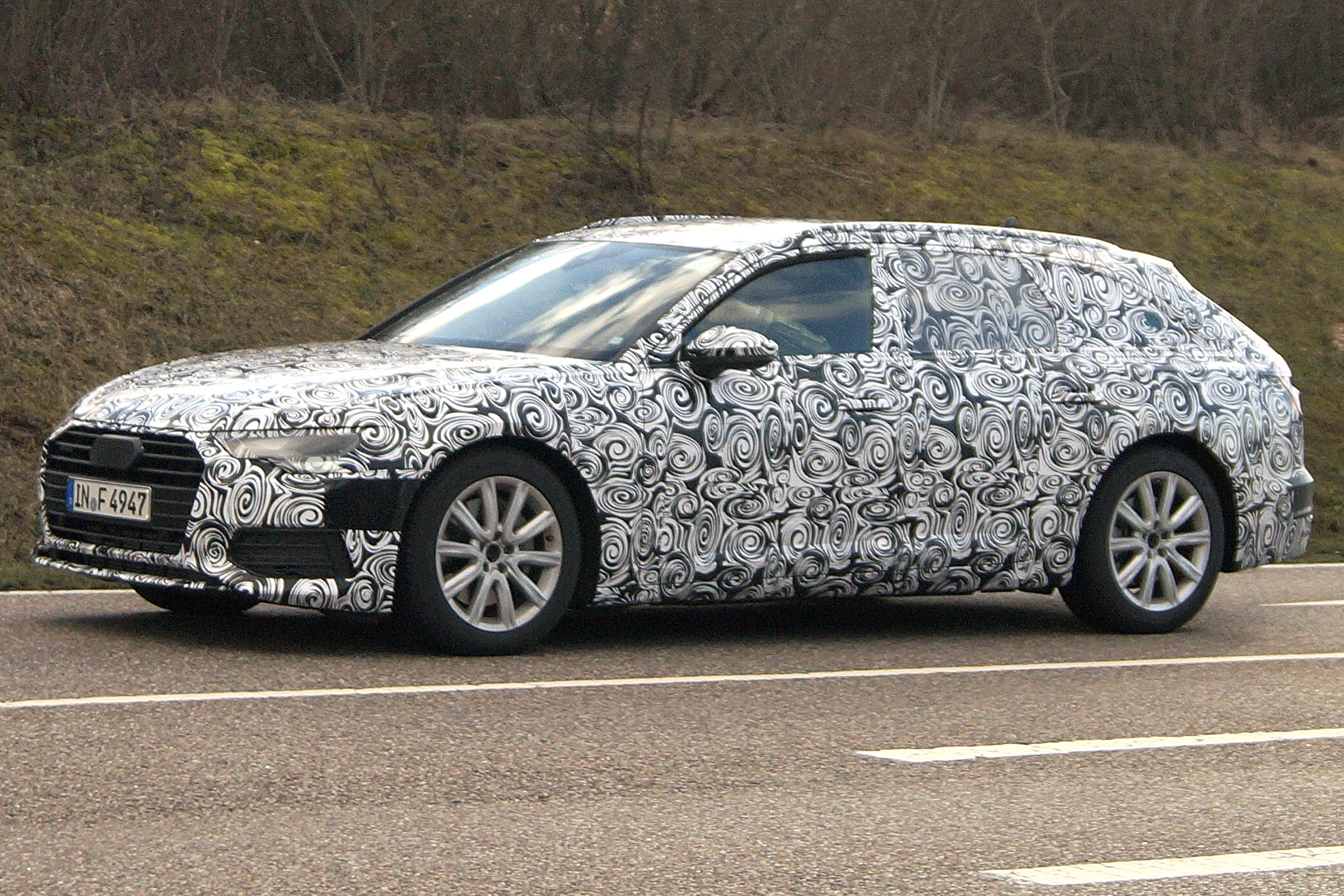Audi A6 Avant spies side front