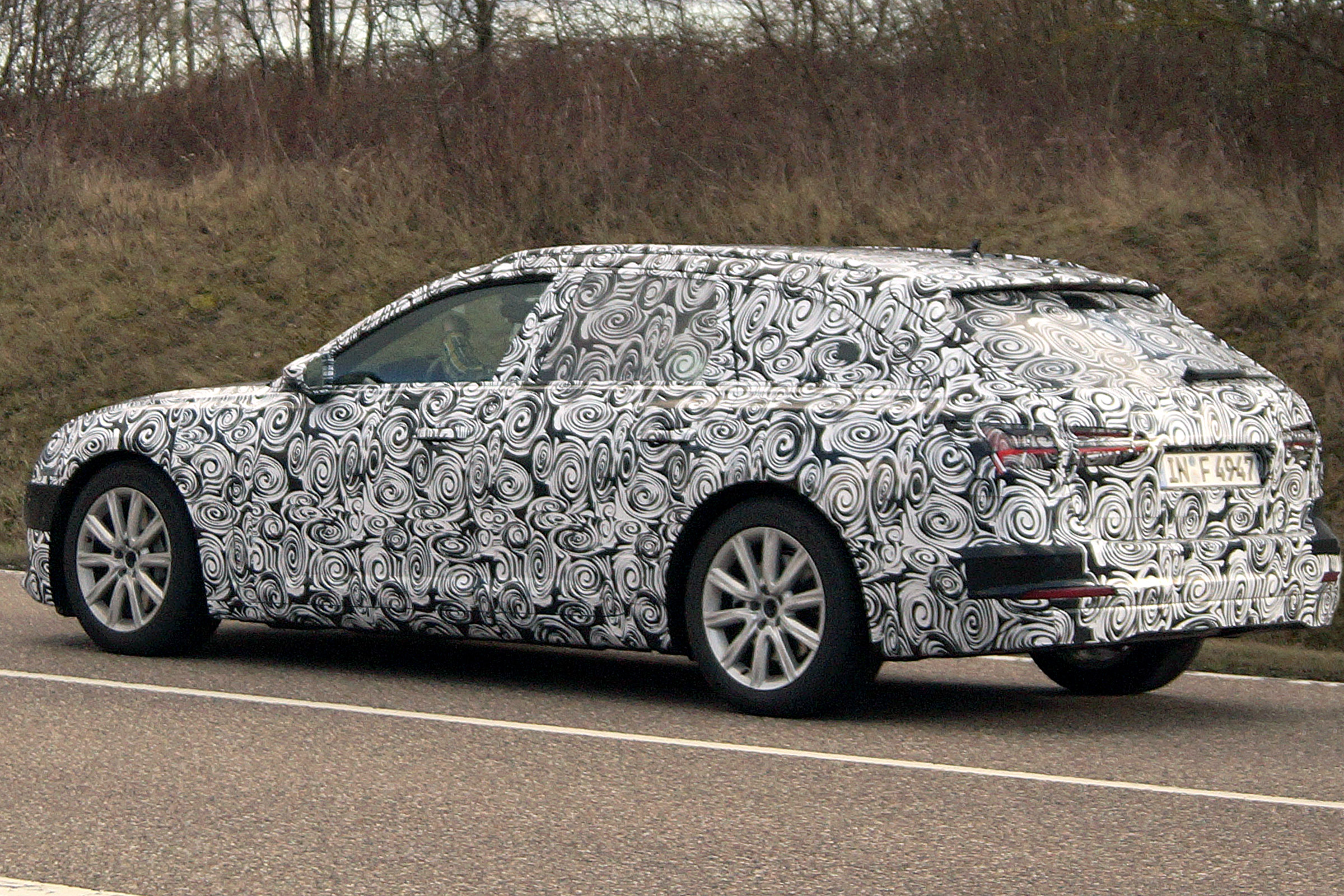Audi A6 Avant spies side 